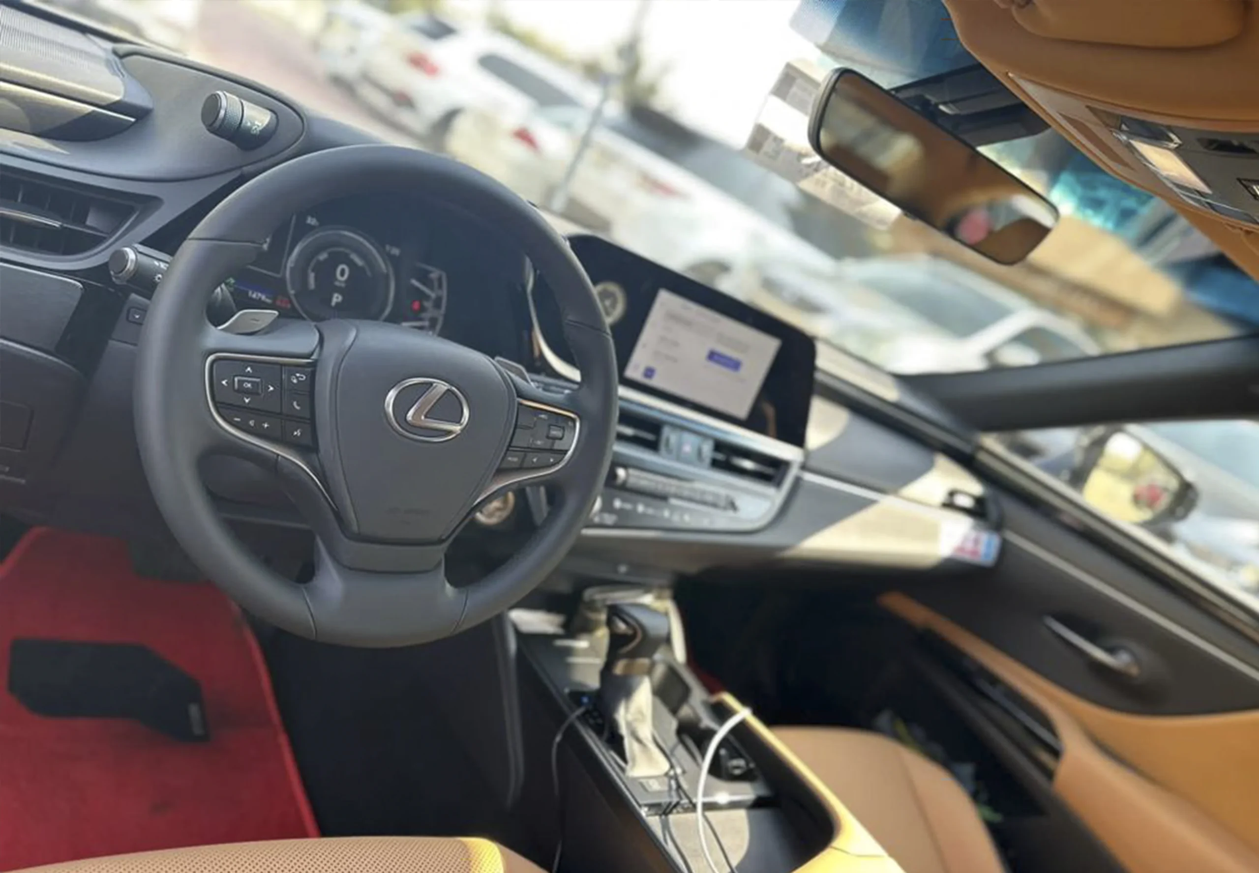 Hire Luxury Car With Driver in Dubai for City Tour