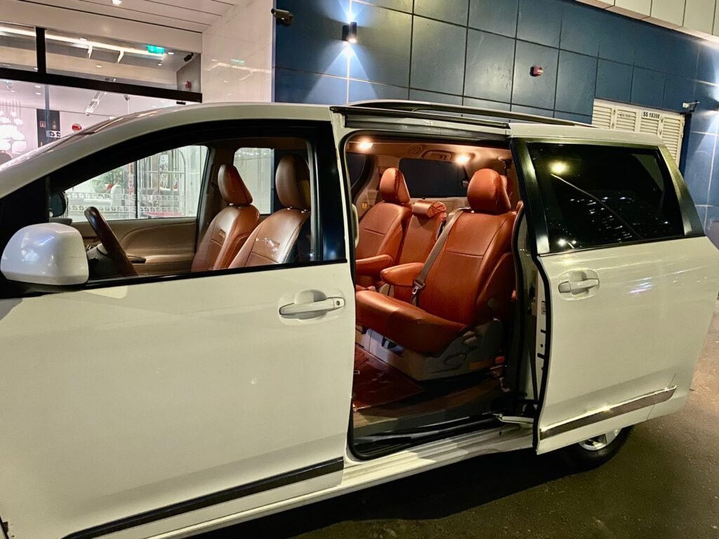 Rent a Car With Driver in Dubai